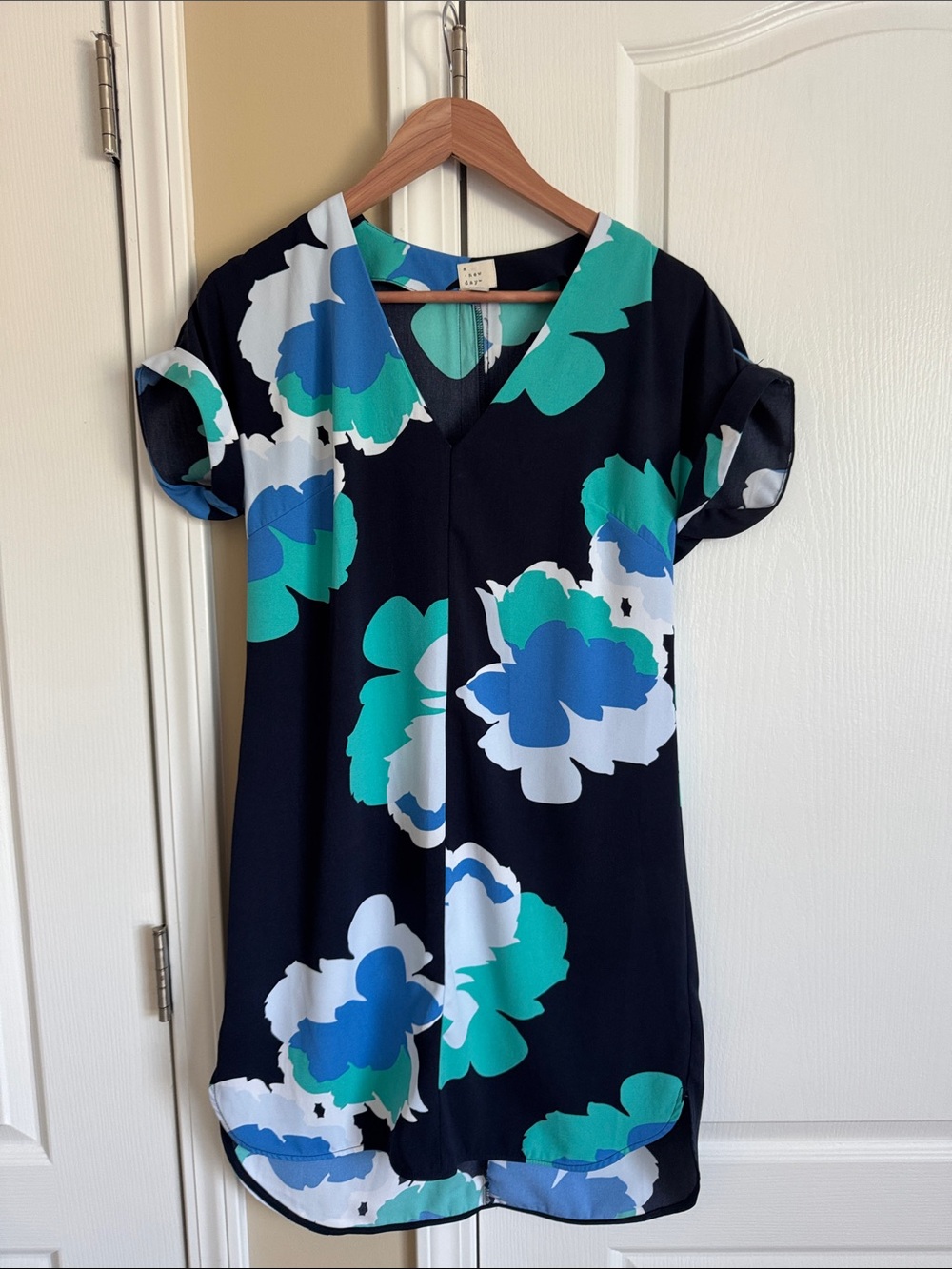 a new day Navy Floral V-Neck Shift XS